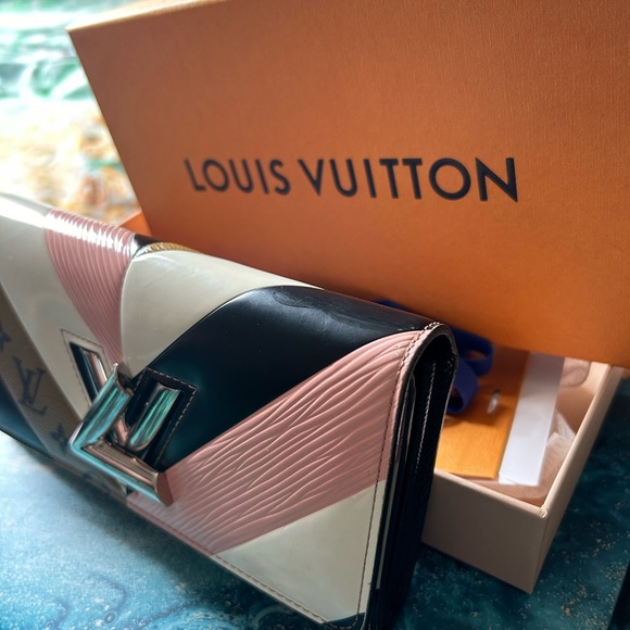 Limited Edition LV Twist Excellent Condition - Picture 3 of 8